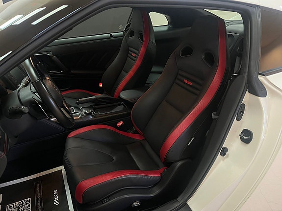 Nissan GT-R 13 of 30