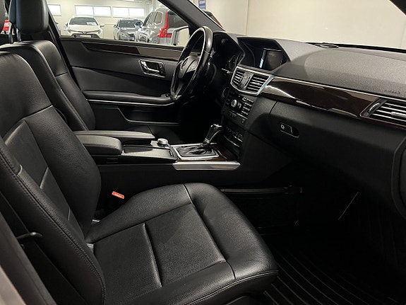 Mercedes-Benz E250 6 of 8