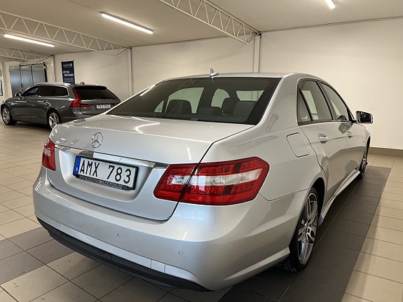 Mercedes-Benz E250 4 of 5