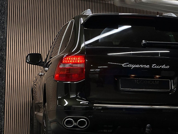 Porsche Cayenne Turbo S 12 of 23