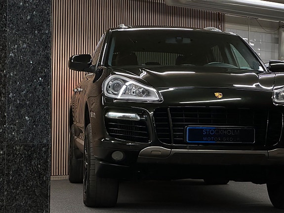 Porsche Cayenne Turbo S 6 of 23