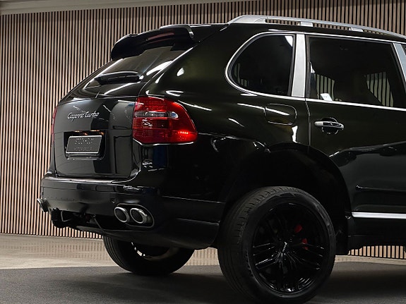 Porsche Cayenne Turbo S 9 of 23