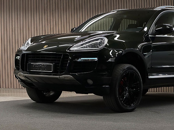 Porsche Cayenne Turbo S 5 of 23