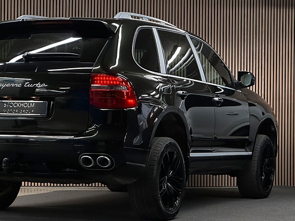 Porsche Cayenne Turbo S 10 of 23