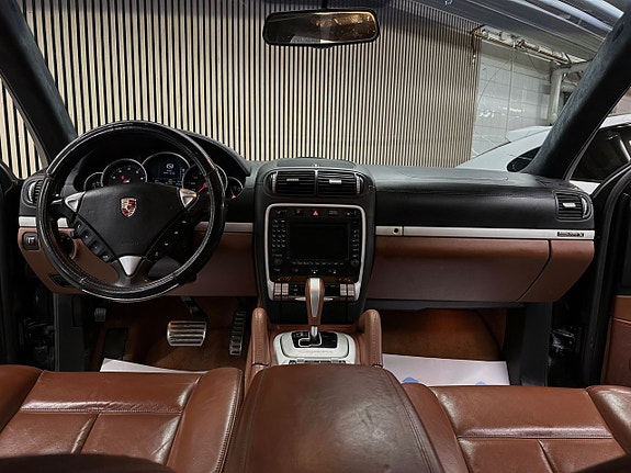 Porsche Cayenne Turbo S 16 of 23