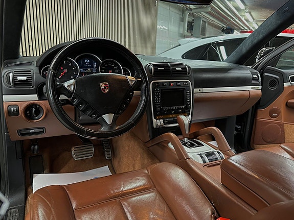Porsche Cayenne Turbo S 15 of 23