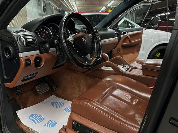 Porsche Cayenne Turbo S 14 of 23