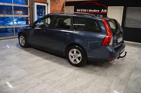 Volvo V50 4 of 19