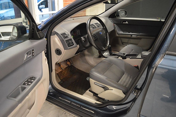 Volvo V50 12 of 19