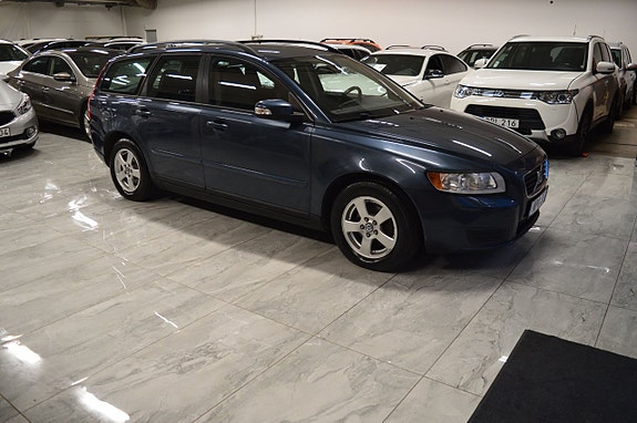 Volvo V50 2 of 19