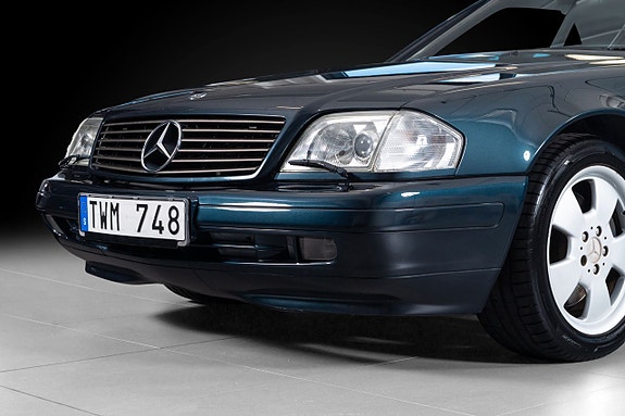 Mercedes-Benz SL500 6 of 25