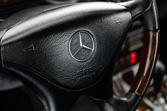 Mercedes-Benz SL500 21 of 25