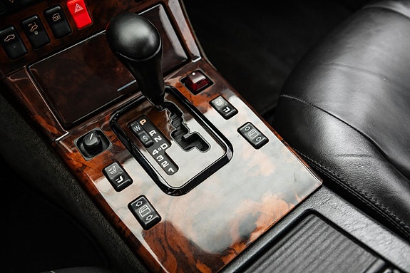 Mercedes-Benz SL500 17 of 25