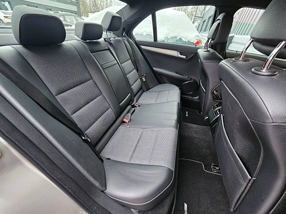 Mercedes-Benz C180 13 of 15