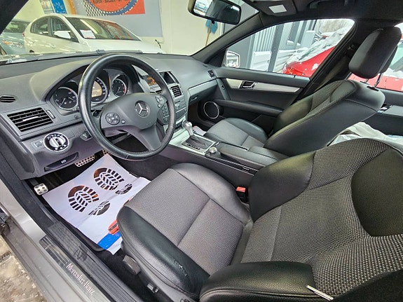 Mercedes-Benz C180 8 of 15