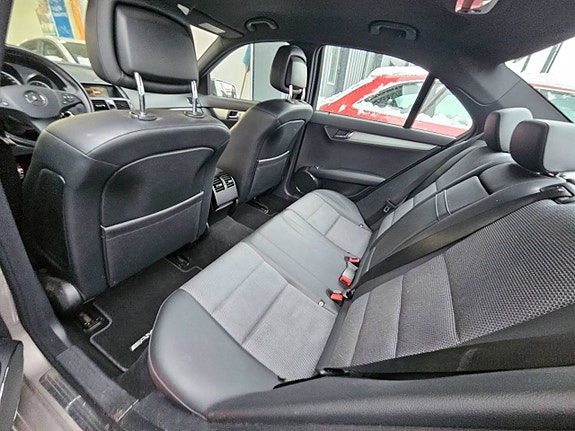 Mercedes-Benz C180 15 of 15