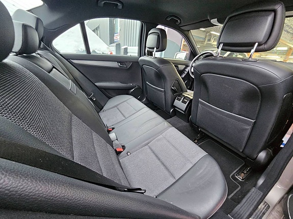 Mercedes-Benz C180 14 of 15