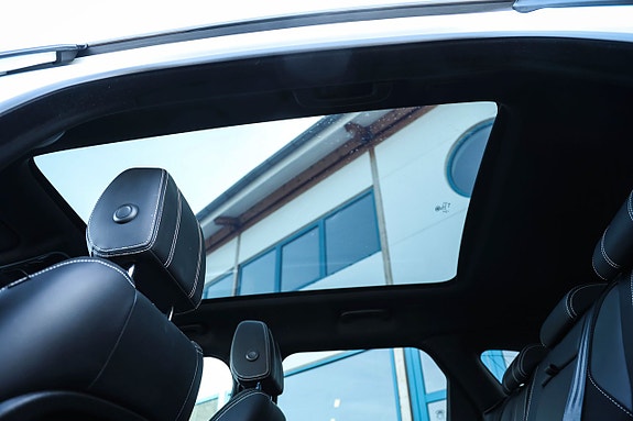 Land Rover Range Rover Velar 16 of 18