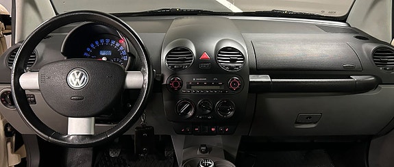Volkswagen New Beetle 13 of 15