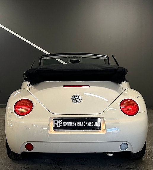 Volkswagen New Beetle 6 of 15