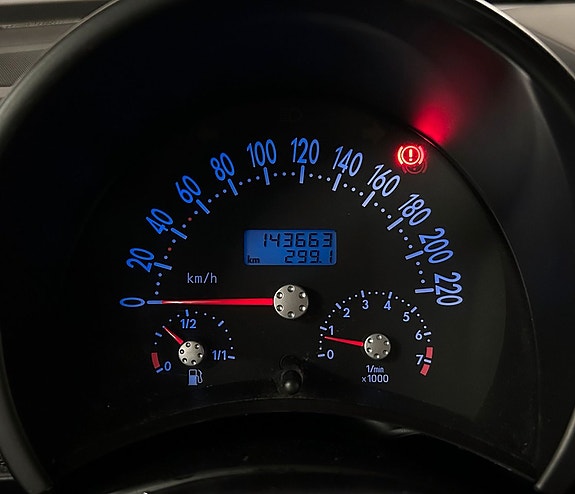 Volkswagen New Beetle 10 of 15