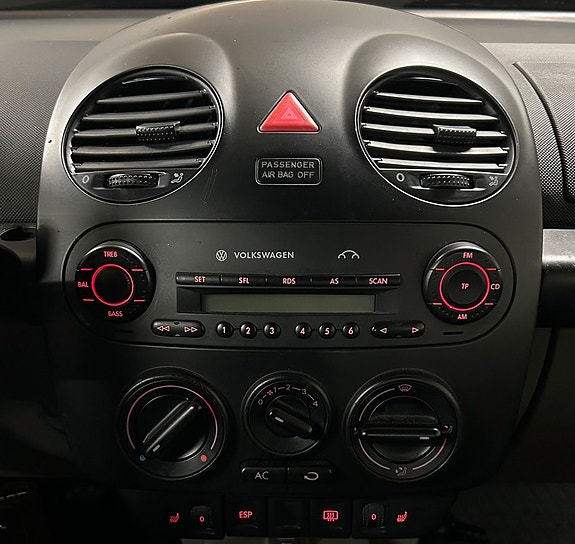 Volkswagen New Beetle 14 of 15