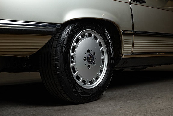 Mercedes-Benz SL300 28 of 30