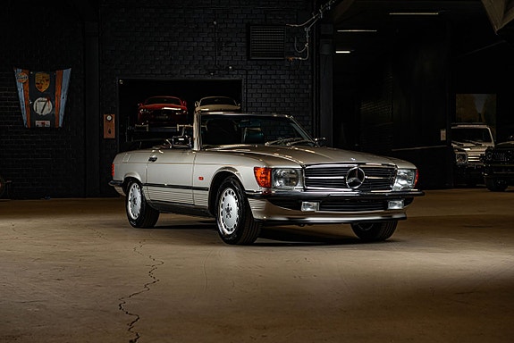 Mercedes-Benz SL300 9 of 30