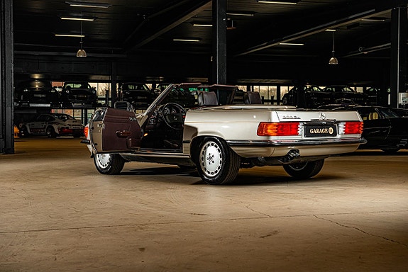 Mercedes-Benz SL300 10 of 30