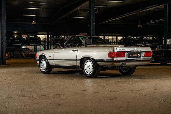 Mercedes-Benz SL300 4 of 30