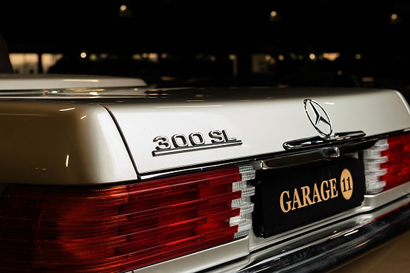 Mercedes-Benz SL300 25 of 30