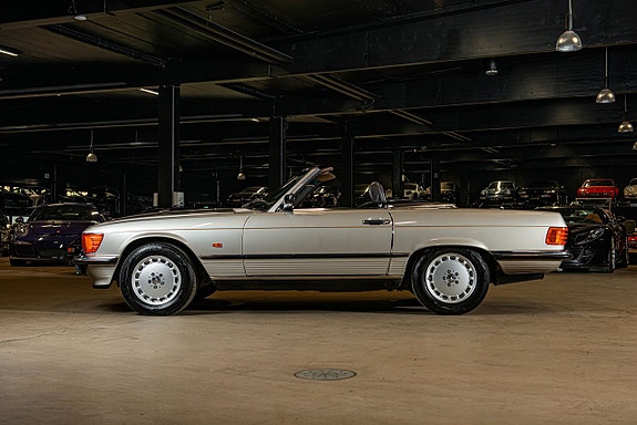 Mercedes-Benz SL300 3 of 30