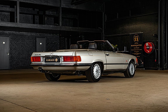 Mercedes-Benz SL300 6 of 30