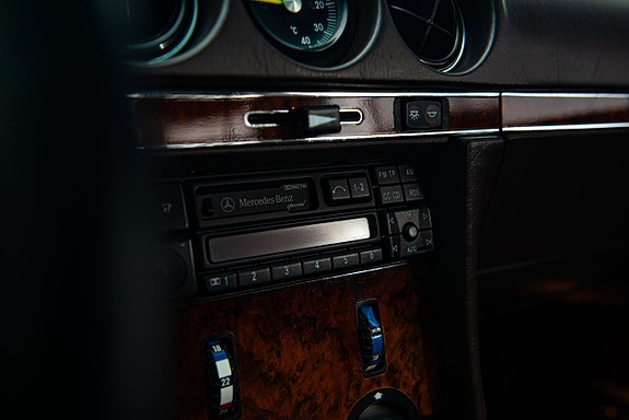 Mercedes-Benz SL300 23 of 30