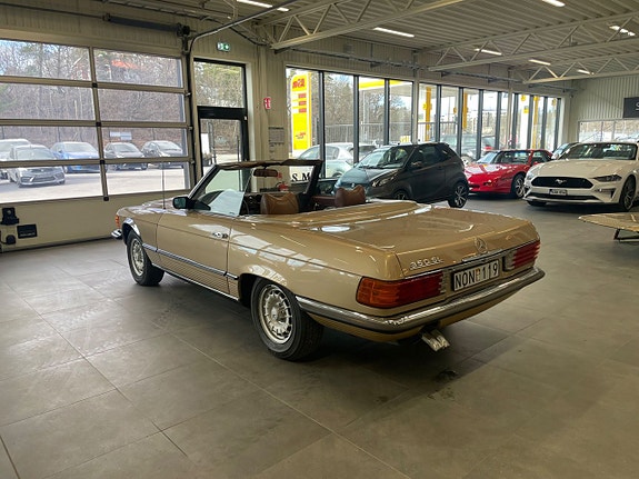 Mercedes-Benz SL350 3 of 5