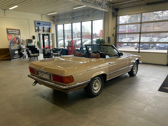 Mercedes-Benz SL350 4 of 5
