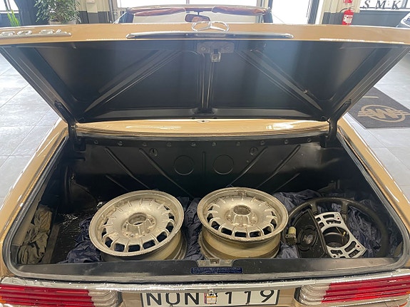 Mercedes-Benz SL350 12 of 14
