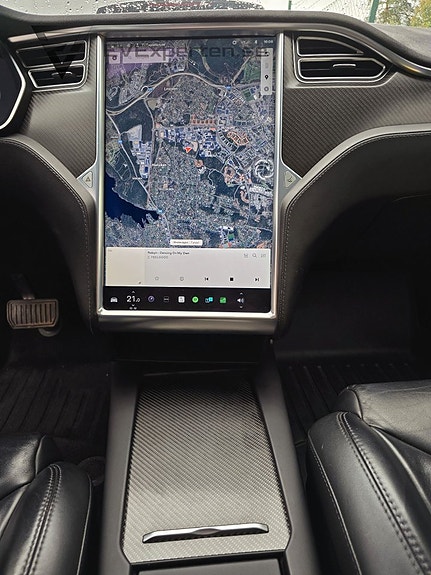 Tesla Model S 16 of 21