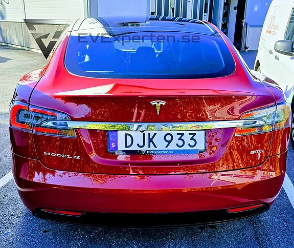 Tesla Model S 7 of 21