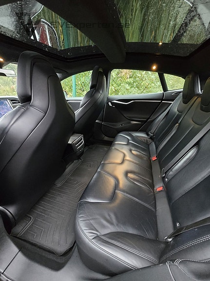 Tesla Model S 12 of 21