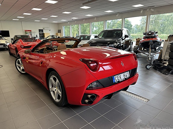 Ferrari California 3 of 5