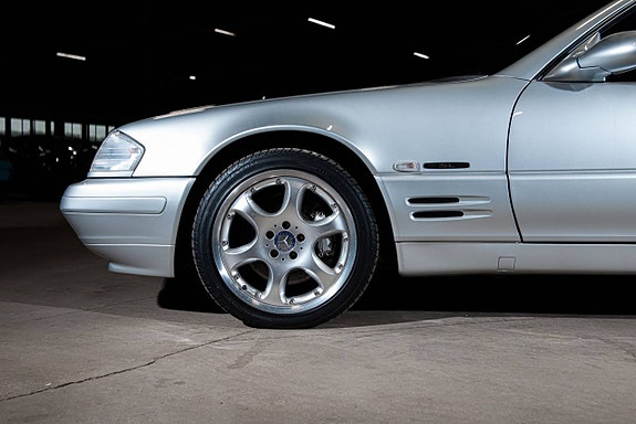 Mercedes-Benz 500 SL 27 of 30