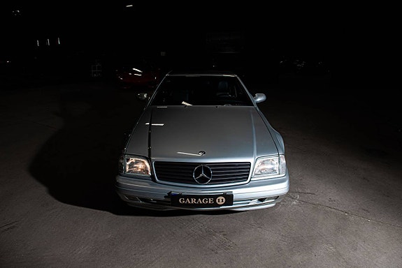 Mercedes-Benz 500 SL 20 of 30