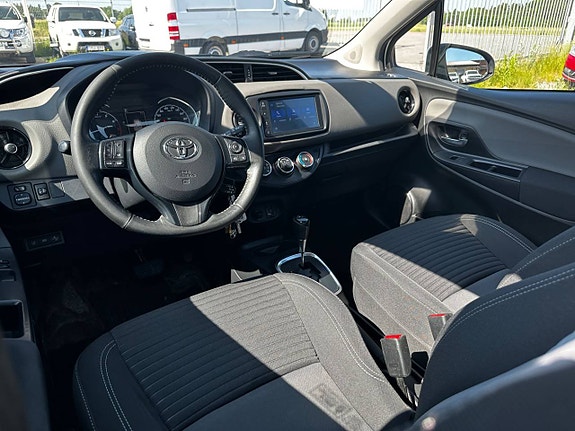 Toyota Yaris 7 of 13