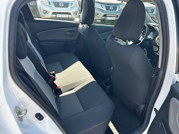 Toyota Yaris 8 of 13