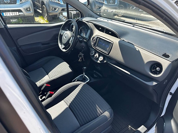 Toyota Yaris 5 of 5