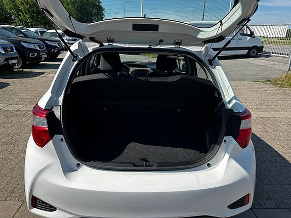 Toyota Yaris 9 of 13