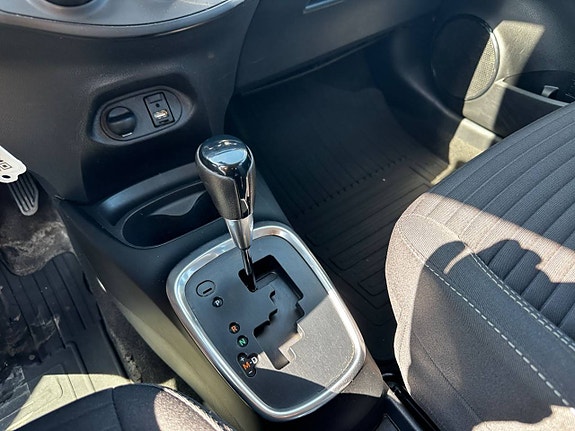 Toyota Yaris 12 of 13