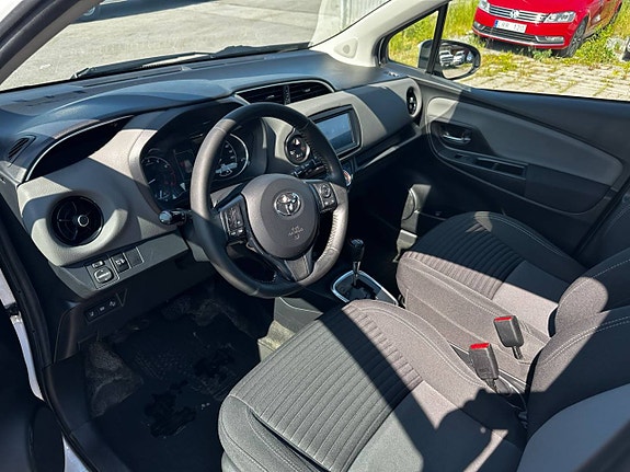 Toyota Yaris 6 of 13