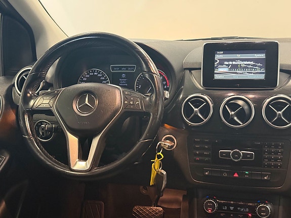 Mercedes-Benz B180 16 of 25